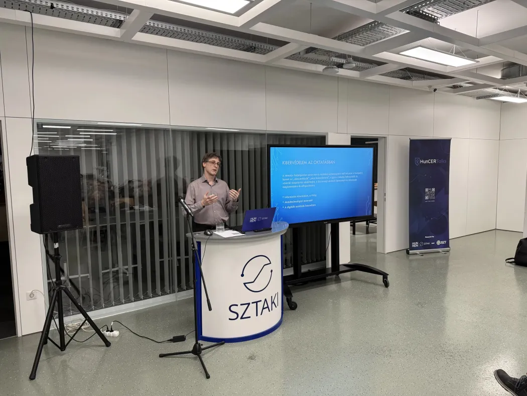 Kovács István a HunCERTalks eseményen.