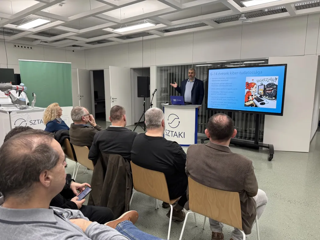 Rigó Ernő a HunCERTalks eseményen.