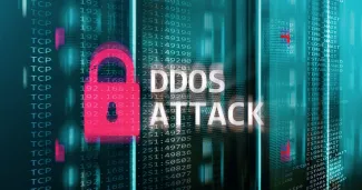 DDOS attack felirat zöld hattér előtt mellette piros lakat ikon