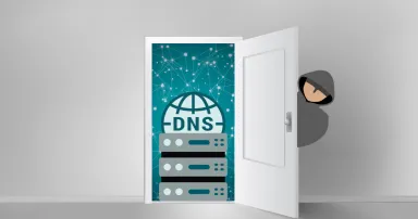 DNS resolver nyitott ajtóban, az ajtó mögött egy hacker