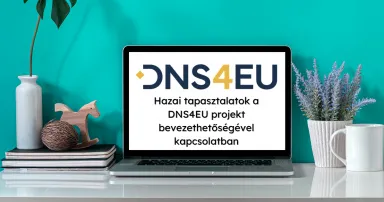 Számítógép türkiz háttér előtt, rajta DNS4EU logó, alatta "Hazai tapasztalatok a DNS4EU projekt bevezethetőségével kapcsolatban" felirat