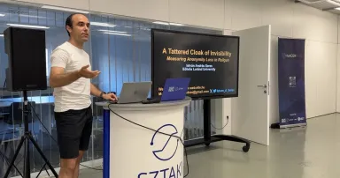 Seres István András a HunCERTalks 2026 júliusi meetupon.