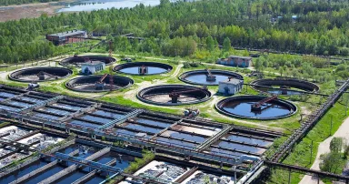 Biological water treatment plant with a round settlers